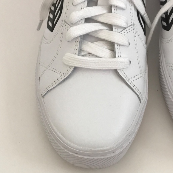 Cariuma White and Black Sneakers - Picture 7 of 16